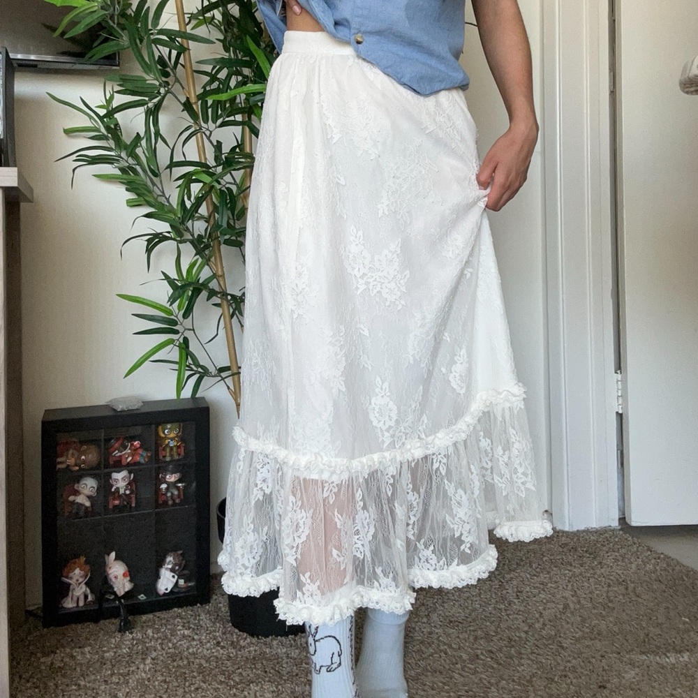 Delia's white lace midi skirt